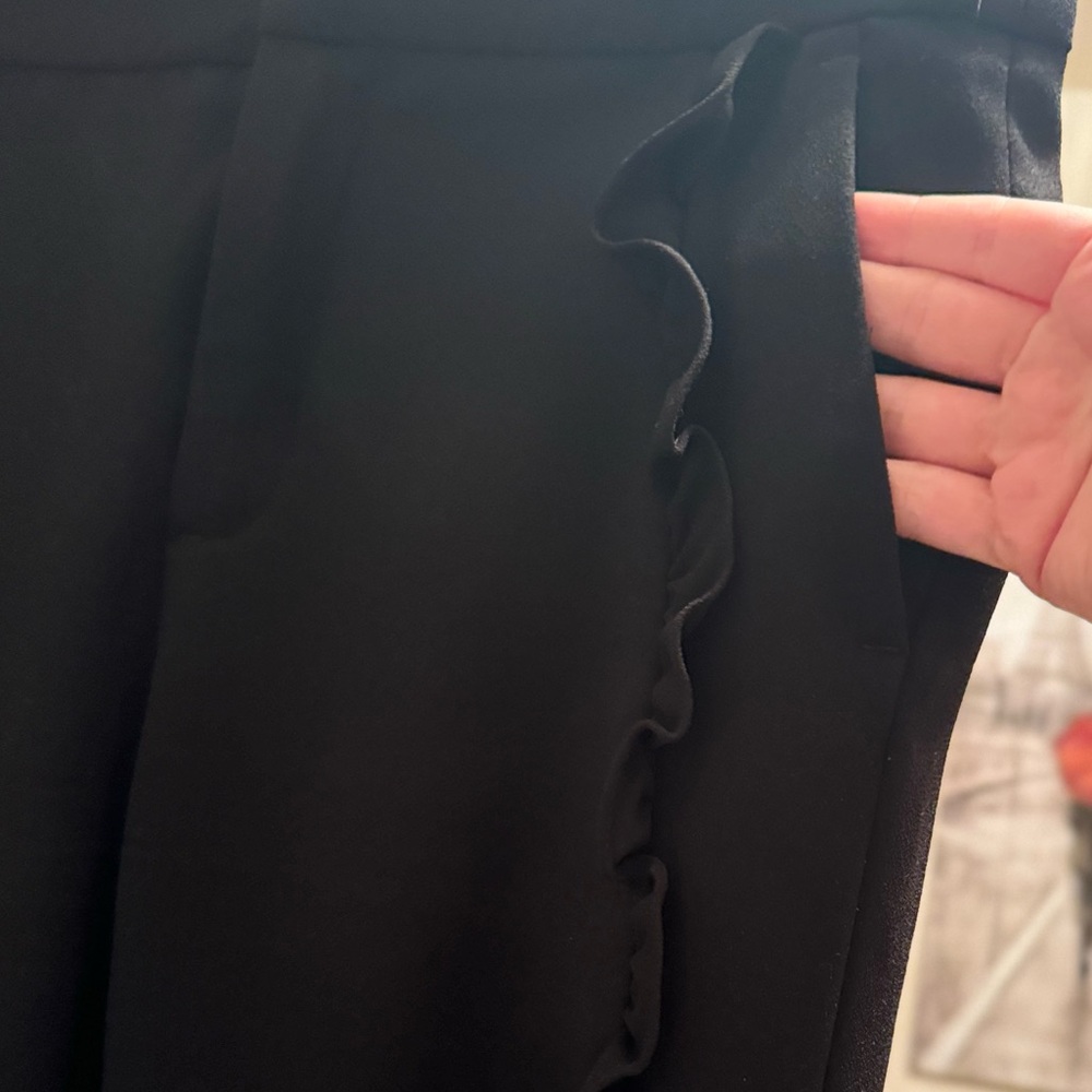Zara Ruffled Black Capri Pants - Picture 4 of 6
